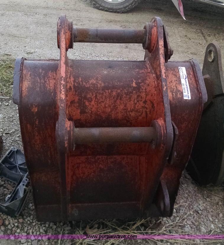 image for item AV9919 Koehring 28"W toothed excavator bucket