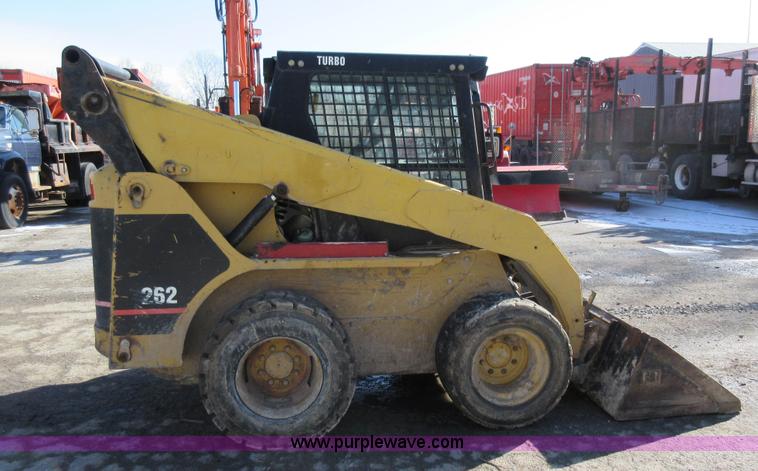 image for item AV9973 2003 Caterpillar 262 skid steer