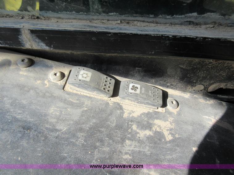 image for item AV9973 2003 Caterpillar 262 skid steer