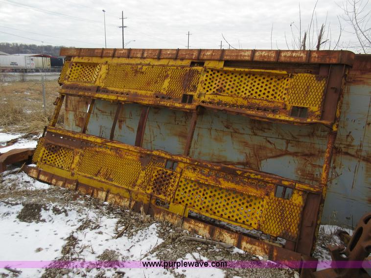 image for item AV9977 Car semi trailer ramp