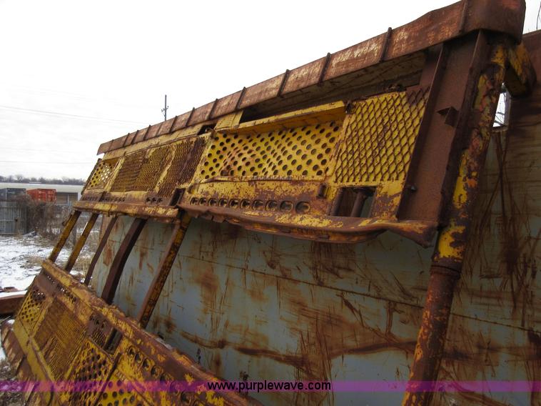 image for item AV9977 Car semi trailer ramp