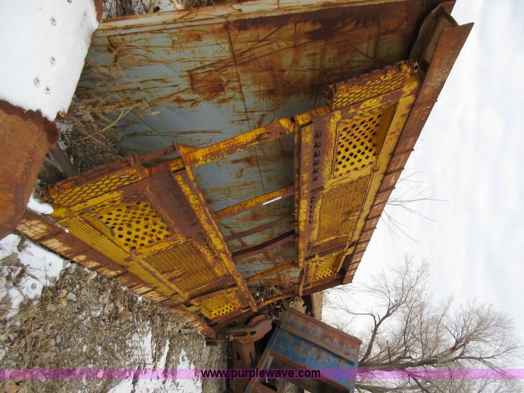 image for item AV9977 Car semi trailer ramp