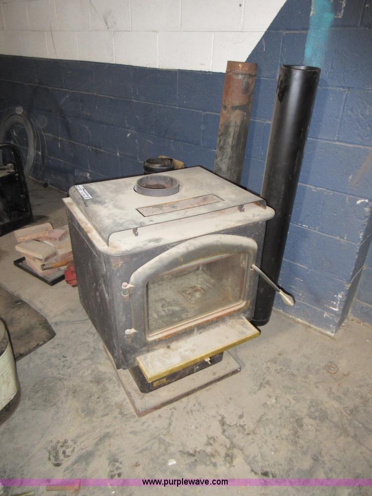 image for item AV9981 1999 Wamock Hosey EPA1100 wood stove