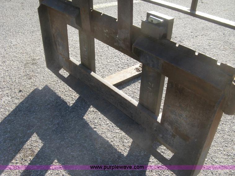 image for item BD9508 Skid steer pallet forks