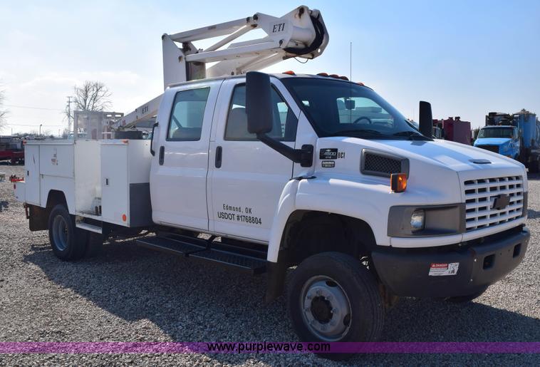 image for item E6151 2006 Chevrolet C4500 Crew Cab bucket truck