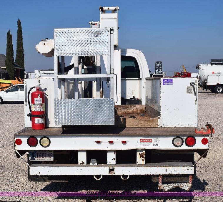 image for item E6151 2006 Chevrolet C4500 Crew Cab bucket truck