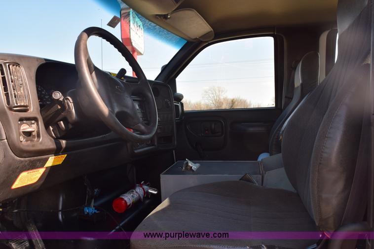 image for item E6151 2006 Chevrolet C4500 Crew Cab bucket truck