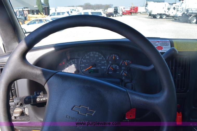 image for item E6151 2006 Chevrolet C4500 Crew Cab bucket truck