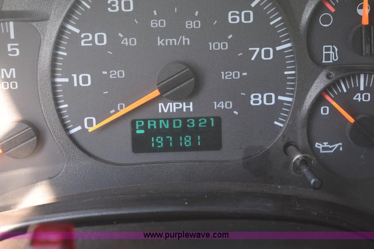 image for item E6151 2006 Chevrolet C4500 Crew Cab bucket truck