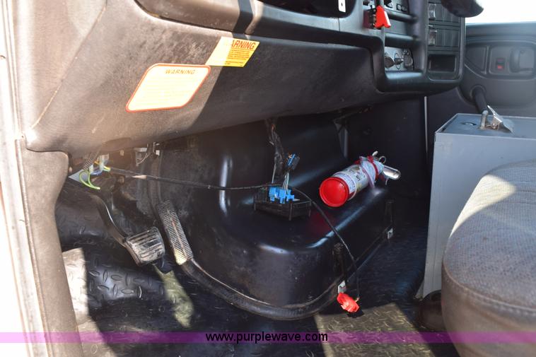 image for item E6151 2006 Chevrolet C4500 Crew Cab bucket truck