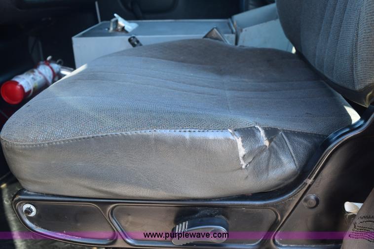 image for item E6151 2006 Chevrolet C4500 Crew Cab bucket truck