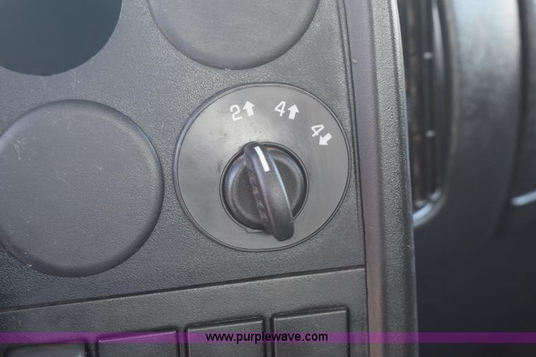 image for item E6151 2006 Chevrolet C4500 Crew Cab bucket truck