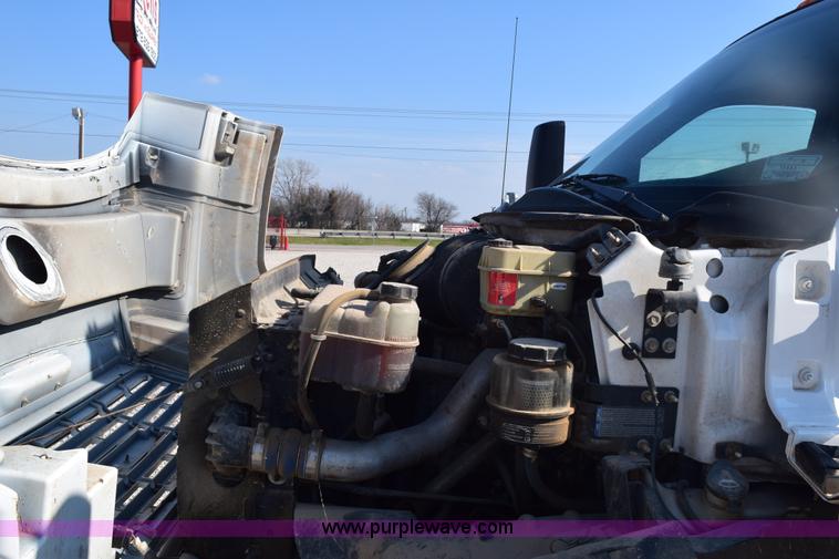 image for item E6151 2006 Chevrolet C4500 Crew Cab bucket truck