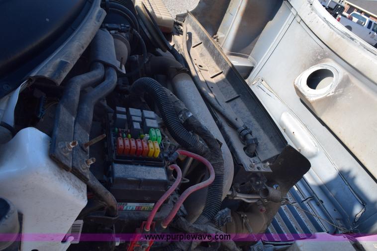 image for item E6151 2006 Chevrolet C4500 Crew Cab bucket truck