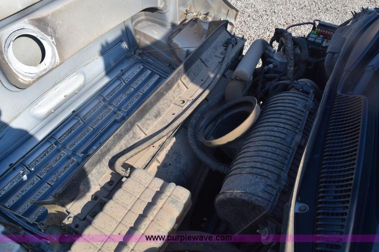 image for item E6151 2006 Chevrolet C4500 Crew Cab bucket truck