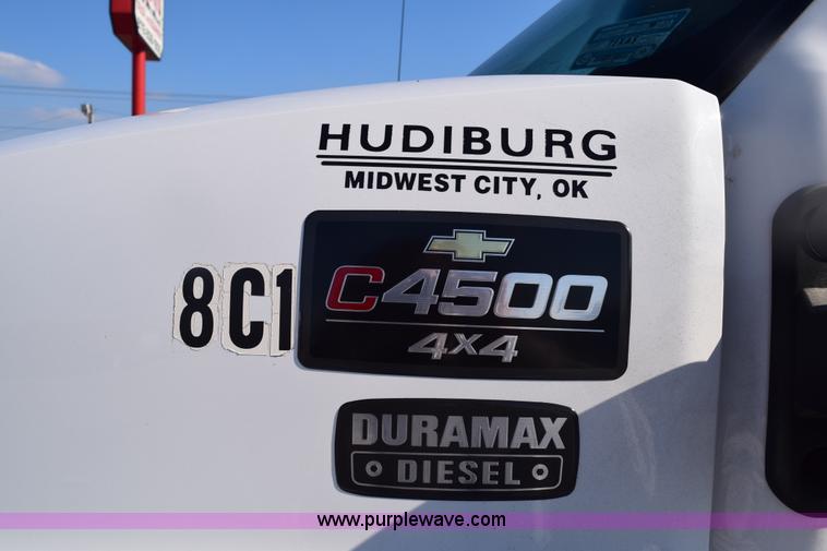 image for item E6151 2006 Chevrolet C4500 Crew Cab bucket truck