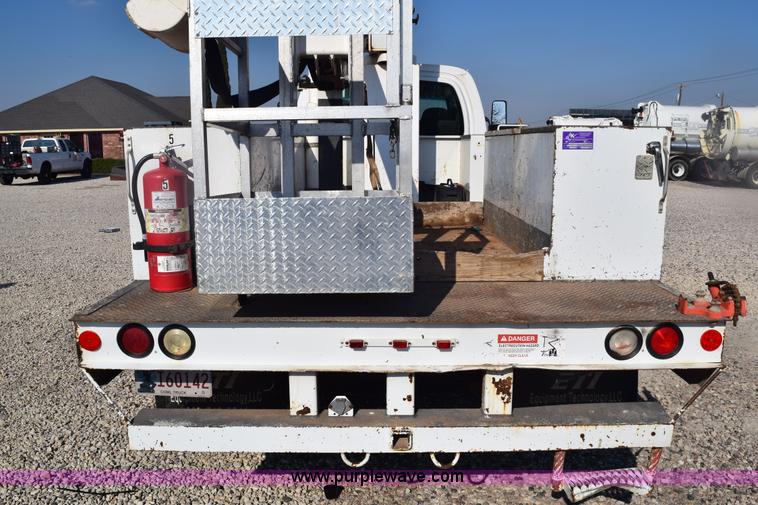 image for item E6151 2006 Chevrolet C4500 Crew Cab bucket truck