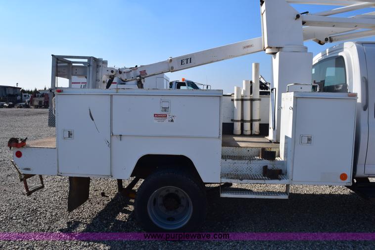 image for item E6151 2006 Chevrolet C4500 Crew Cab bucket truck