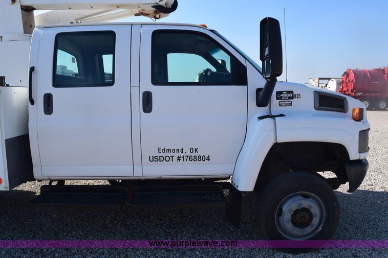 image for item E6151 2006 Chevrolet C4500 Crew Cab bucket truck