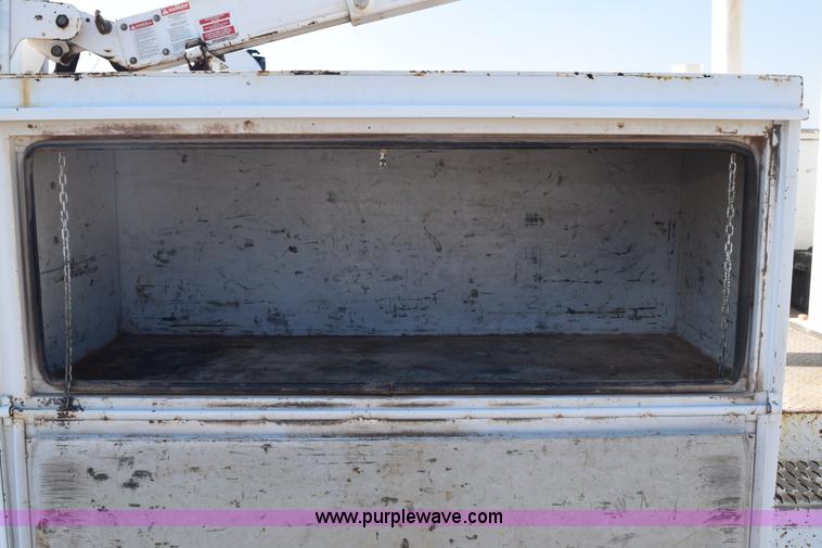 image for item E6151 2006 Chevrolet C4500 Crew Cab bucket truck