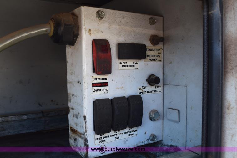 image for item E6151 2006 Chevrolet C4500 Crew Cab bucket truck