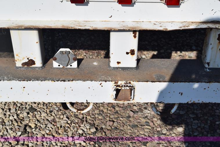 image for item E6151 2006 Chevrolet C4500 Crew Cab bucket truck