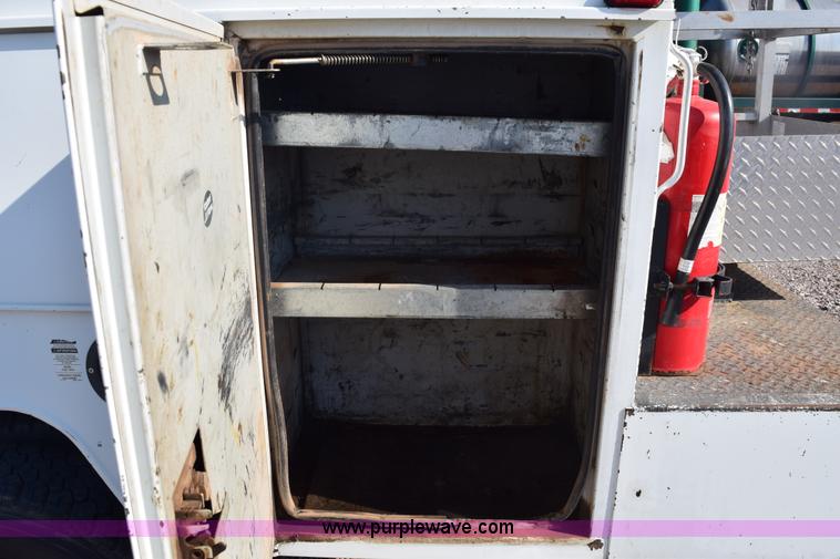 image for item E6151 2006 Chevrolet C4500 Crew Cab bucket truck