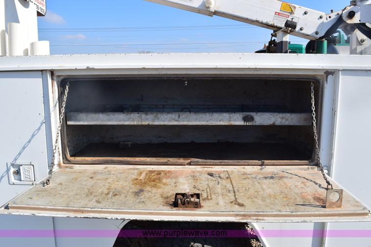 image for item E6151 2006 Chevrolet C4500 Crew Cab bucket truck