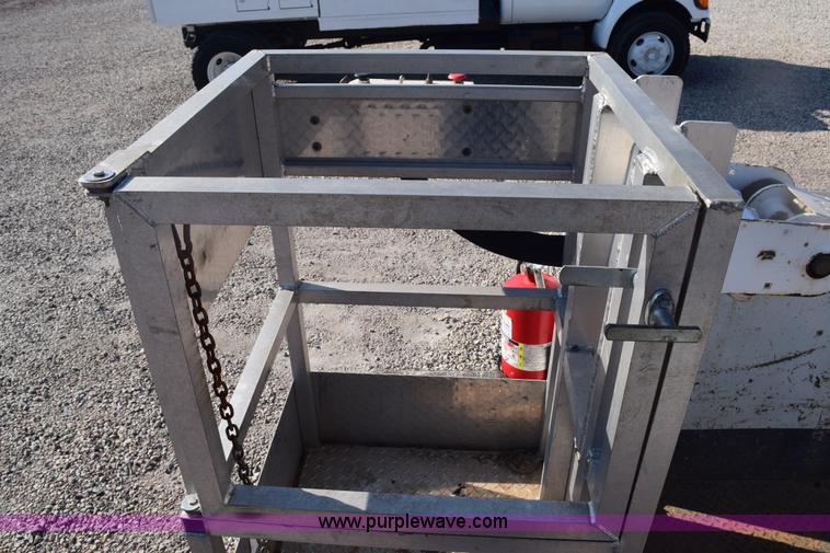 image for item E6151 2006 Chevrolet C4500 Crew Cab bucket truck