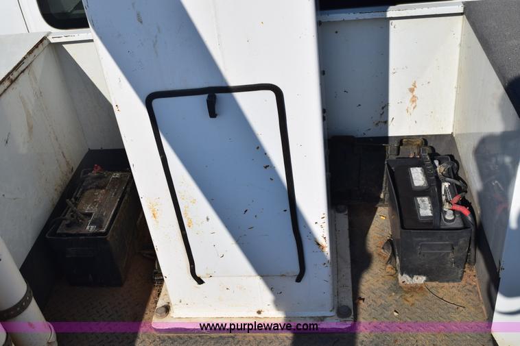 image for item E6151 2006 Chevrolet C4500 Crew Cab bucket truck