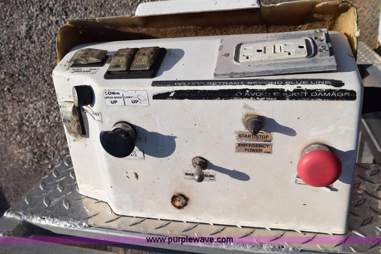 image for item E6151 2006 Chevrolet C4500 Crew Cab bucket truck