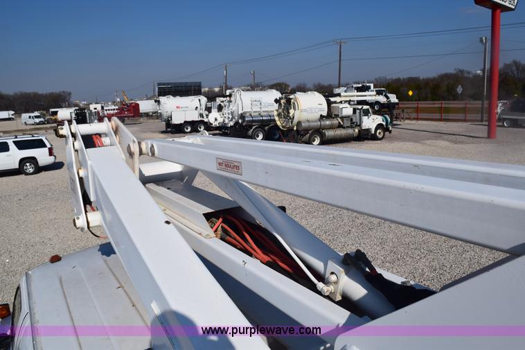 image for item E6151 2006 Chevrolet C4500 Crew Cab bucket truck