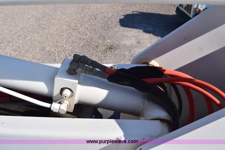 image for item E6151 2006 Chevrolet C4500 Crew Cab bucket truck