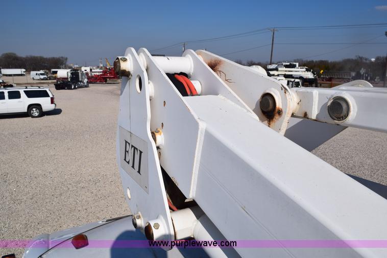 image for item E6151 2006 Chevrolet C4500 Crew Cab bucket truck