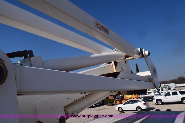 image for item E6151 2006 Chevrolet C4500 Crew Cab bucket truck