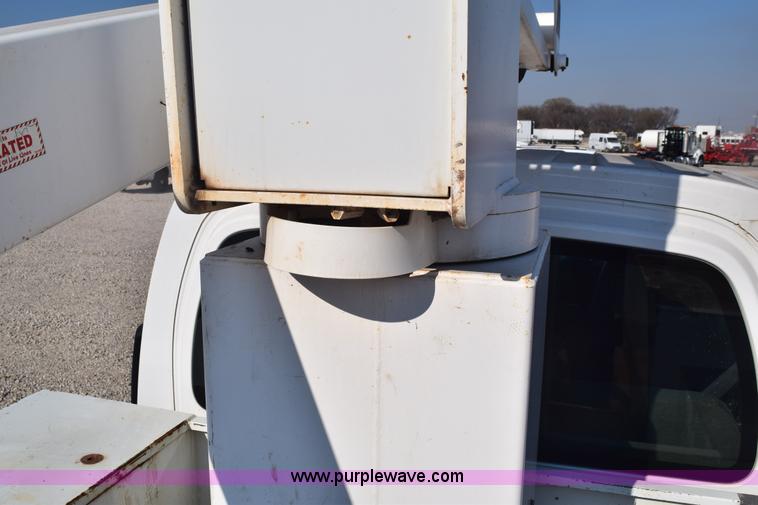 image for item E6151 2006 Chevrolet C4500 Crew Cab bucket truck