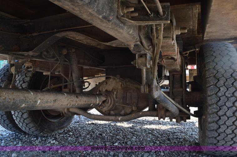 image for item E6151 2006 Chevrolet C4500 Crew Cab bucket truck