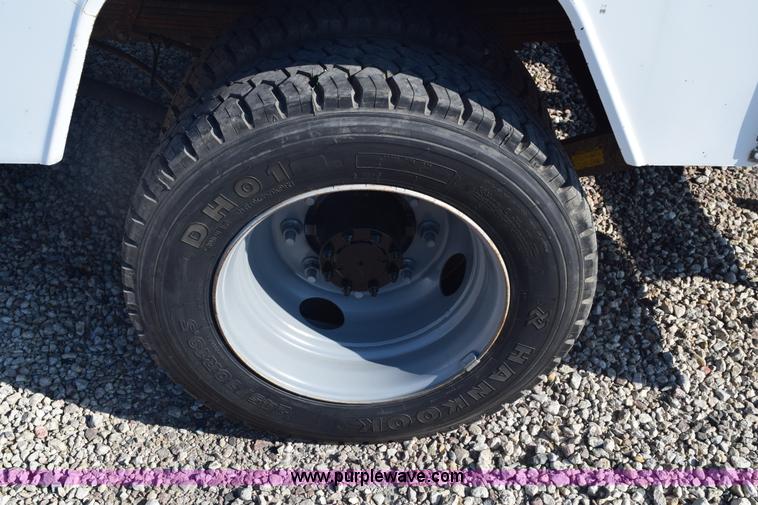 image for item E6151 2006 Chevrolet C4500 Crew Cab bucket truck