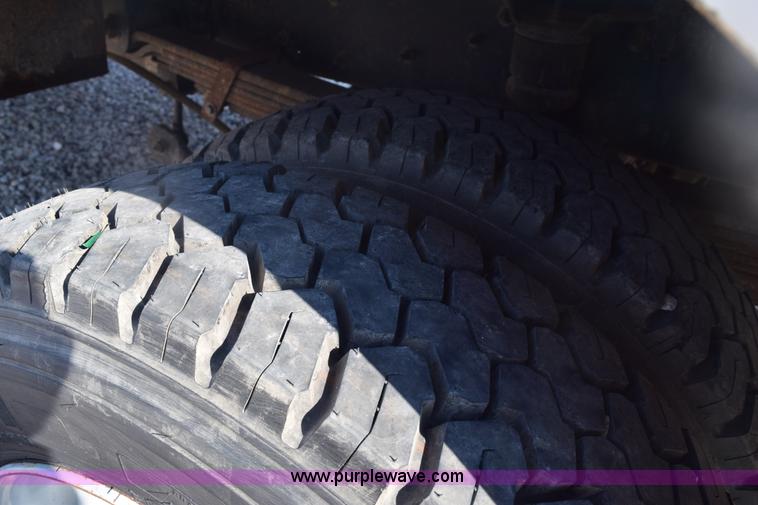 image for item E6151 2006 Chevrolet C4500 Crew Cab bucket truck