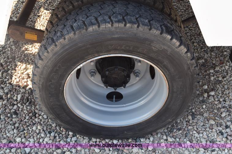 image for item E6151 2006 Chevrolet C4500 Crew Cab bucket truck