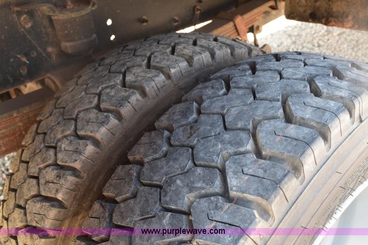 image for item E6151 2006 Chevrolet C4500 Crew Cab bucket truck