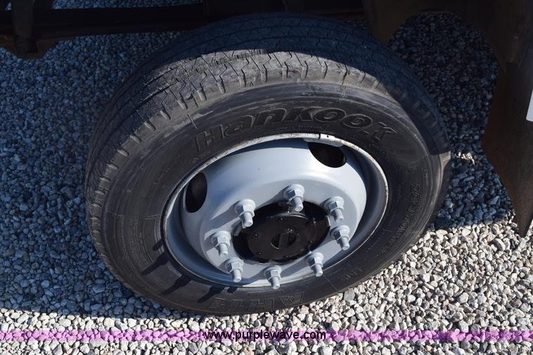 image for item E6151 2006 Chevrolet C4500 Crew Cab bucket truck