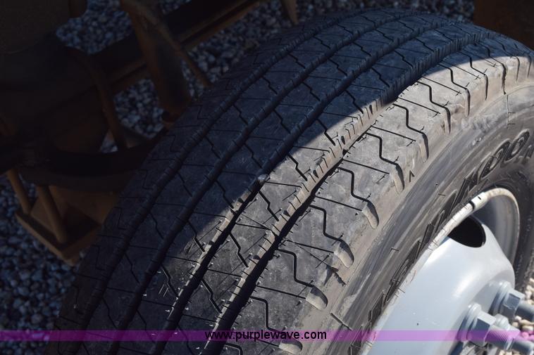 image for item E6151 2006 Chevrolet C4500 Crew Cab bucket truck