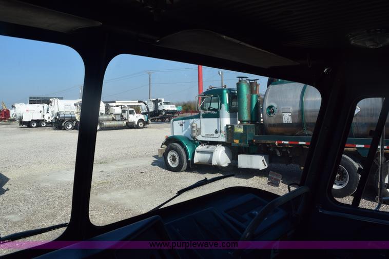 image for item E6152 1991 Federal Motors Emergency One fire truck