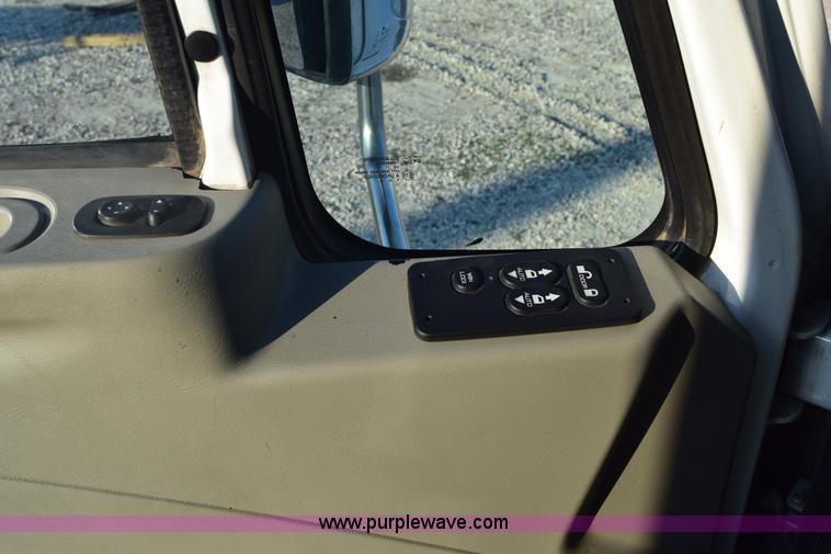 image for item E6153 2012 International ProStar winch truck