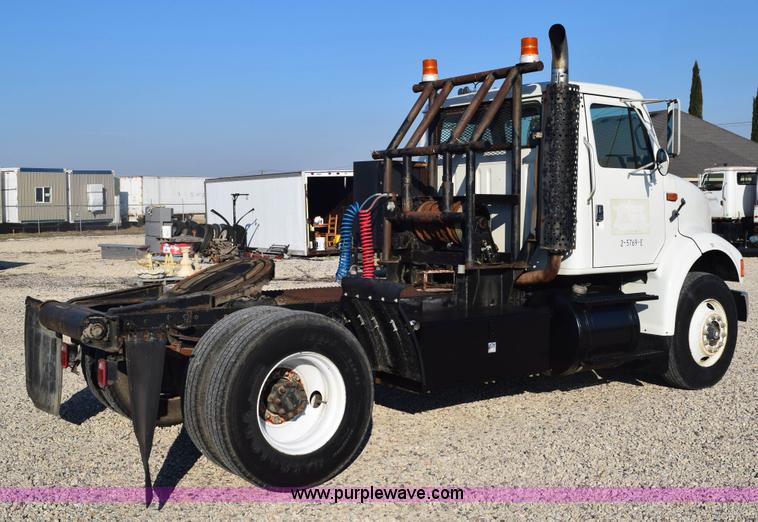 image for item E6154 1993 International 8100 winch truck