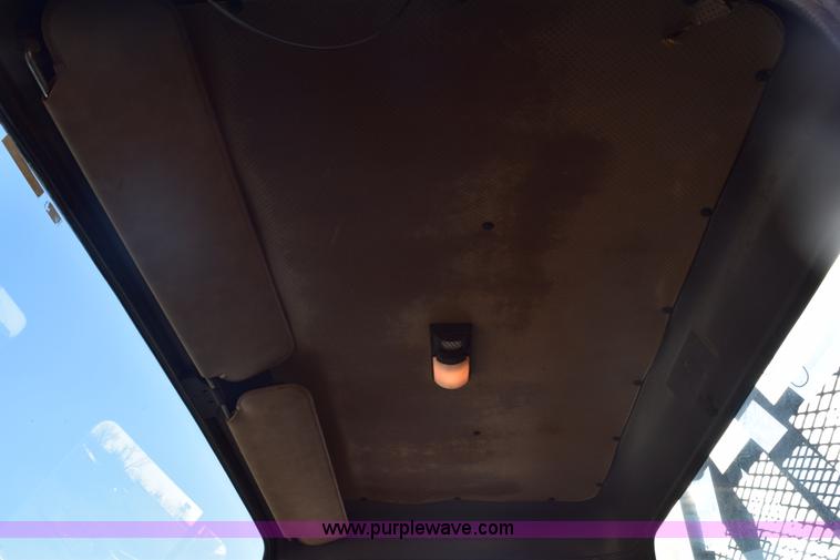 image for item E6154 1993 International 8100 winch truck