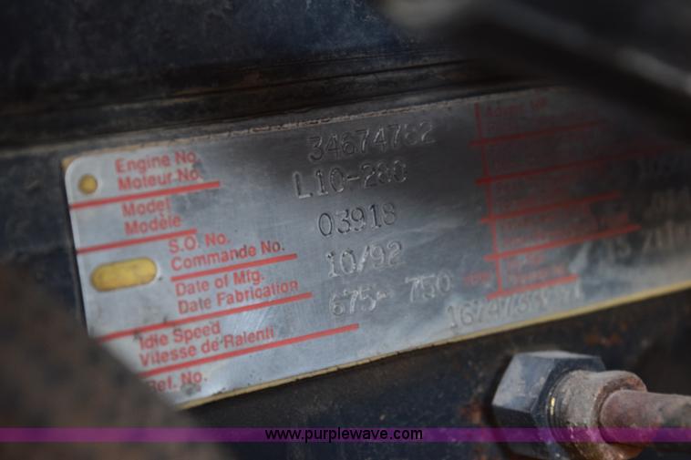 image for item E6154 1993 International 8100 winch truck