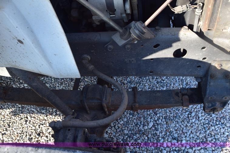 image for item E6154 1993 International 8100 winch truck