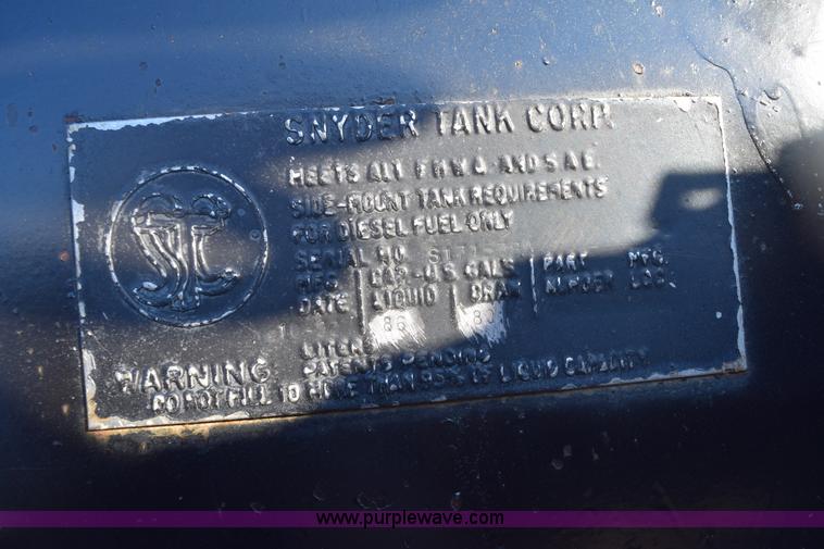 image for item E6154 1993 International 8100 winch truck